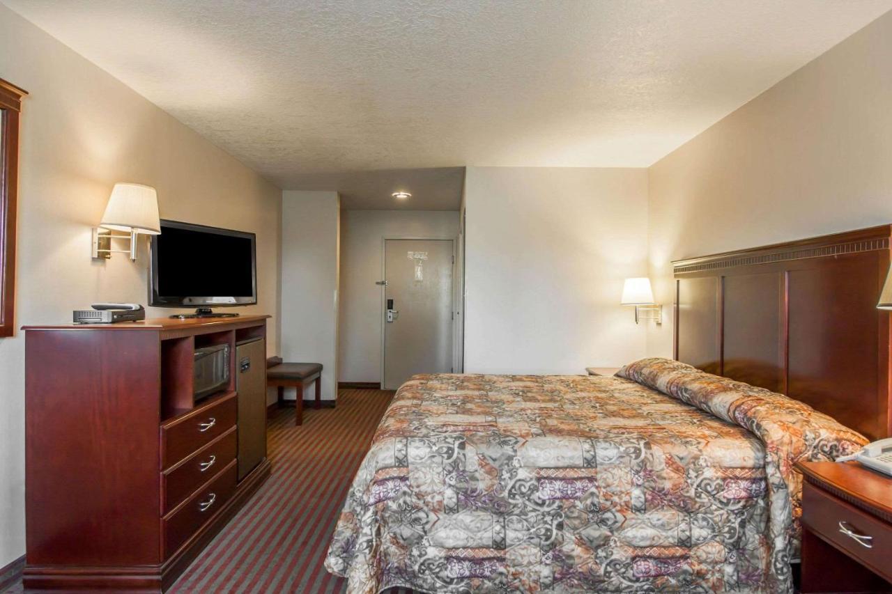 Bridgeway Inn & Suites Sublimity エクステリア 写真